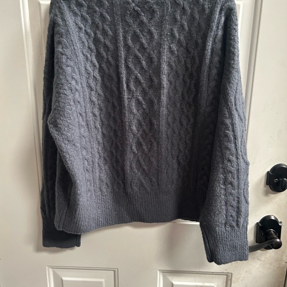 New Favorite Daughter Oversized Gray Cable Knit Sweater Sz S - Picture 8 of 13
